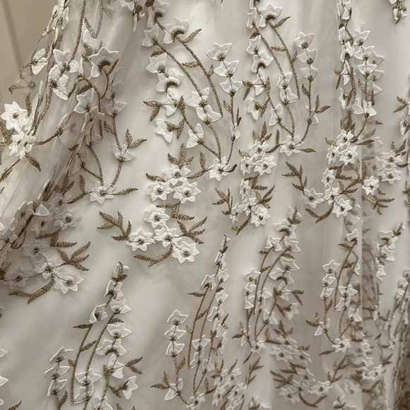 Xscape Metallic Floral V-Neck Cocktail Midi Dress. Size: US4 - Picture 3 of 5